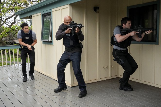 Agenci NCIS: Hawaje - Spill the Tea - Z filmu - Noah Mills, LL Cool J, Jake Allyn