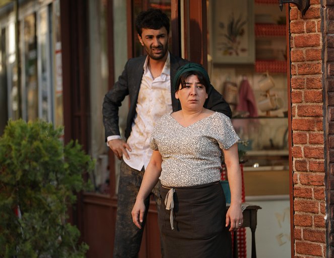 Love, logic, revenge - Episode 1 - Photos - Zeynep Kankonde, Mehmet Korhan Fırat