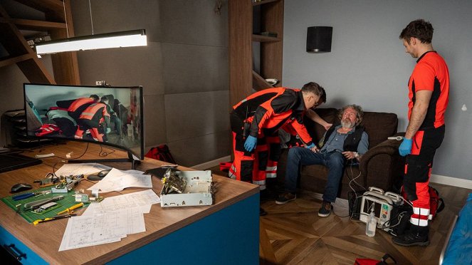 Na sygnale - Season 11 - Duchy przeszłości - Filmfotók - Tomasz Piątkowski, Mariusz Daszczyński, Kamil Wodka