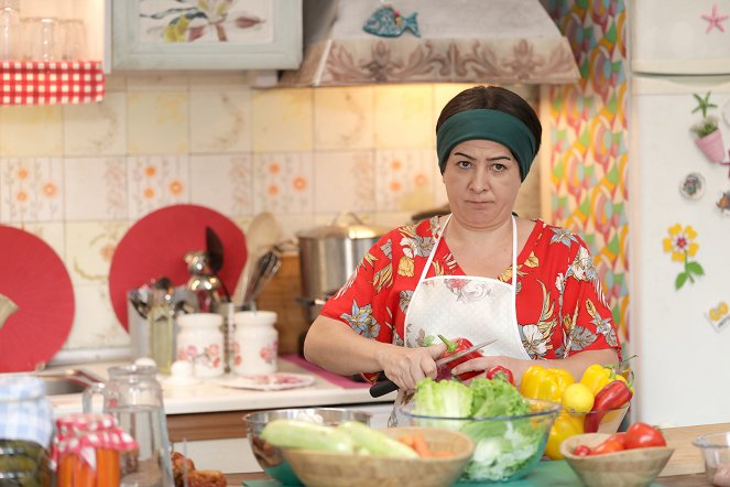 Aşk Mantık İntikam - Episode 4 - Kuvat elokuvasta - Zeynep Kankonde