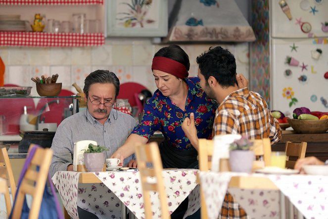 Láska, rozum, pomsta - Epizoda 6 - Z filmu - Süleyman Atanısev, Zeynep Kankonde