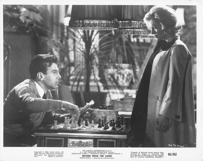 Return from the Ashes - Cartes de lobby - Maximilian Schell, Ingrid Thulin