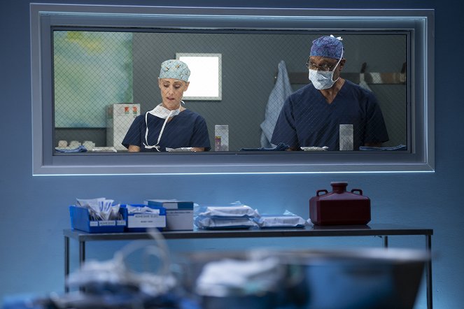 Grey's Anatomy - Die jungen Ärzte - Season 20 - She Used to Be Mine - Filmfotos - Kim Raver, James Pickens Jr.