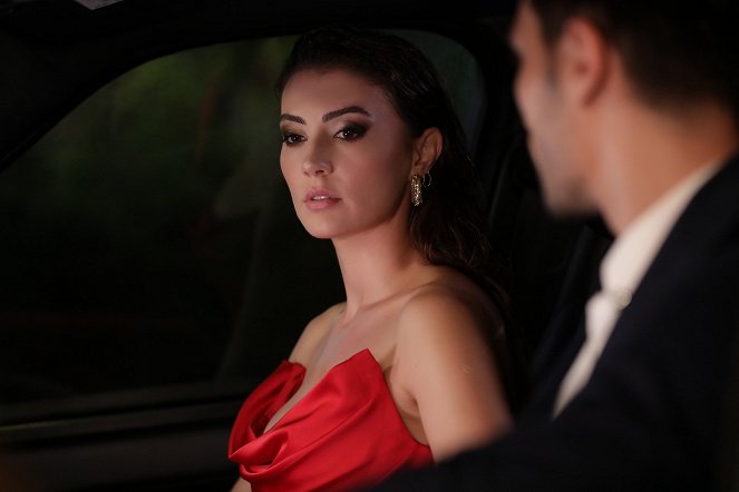 Love Reason Get Even - Episode 9 - Photos - Burcu Özberk