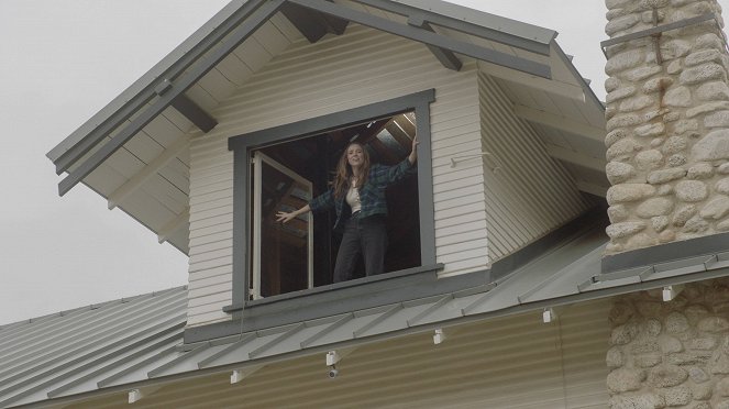 Danger Lurking Under My Roof - Kuvat elokuvasta