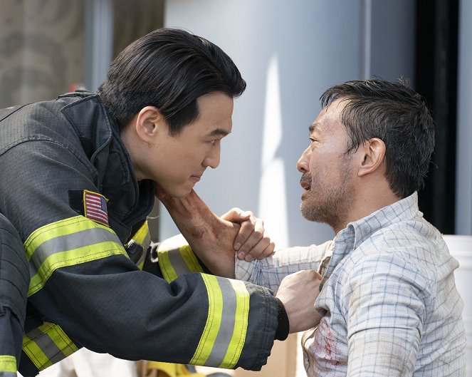 9-1-1 - There Goes the Groom - Van film - James Chen, Kenneth Choi