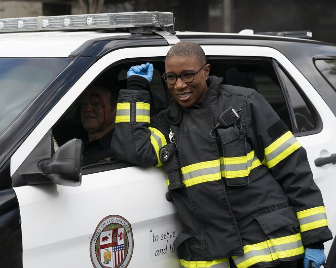 9-1-1 - Ghost of a Second Chance - Making of - Aisha Hinds
