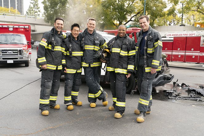 9-1-1 - Ghost of a Second Chance - Making of - Ryan Guzman, Kenneth Choi, Peter Krause, Aisha Hinds, Oliver Stark