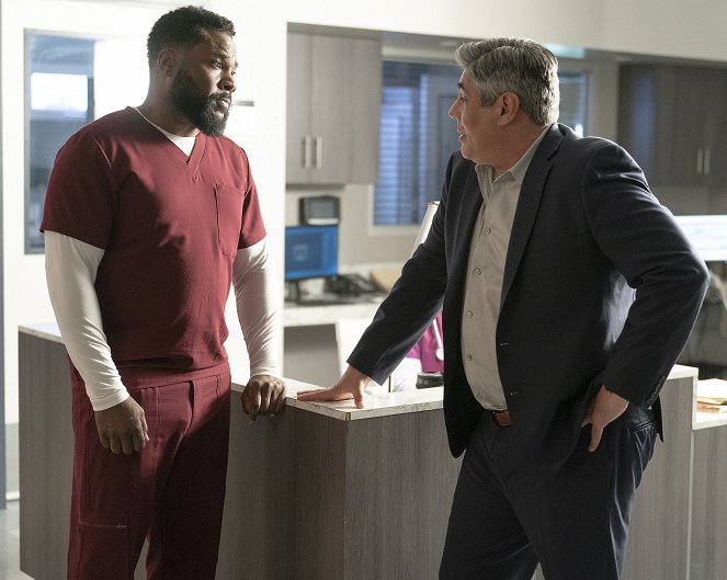 9-1-1 - Ghost of a Second Chance - Photos - Malcolm-Jamal Warner, Danny Nucci