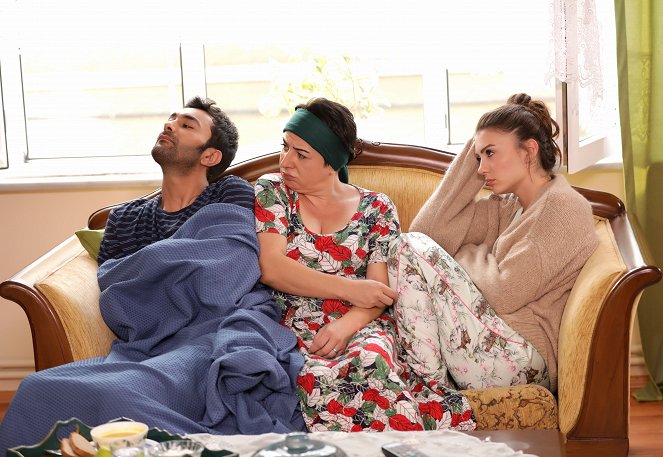 Aşk Mantık İntikam - Episode 11 - Filmfotos - Mehmet Korhan Fırat, Zeynep Kankonde, Burcu Özberk