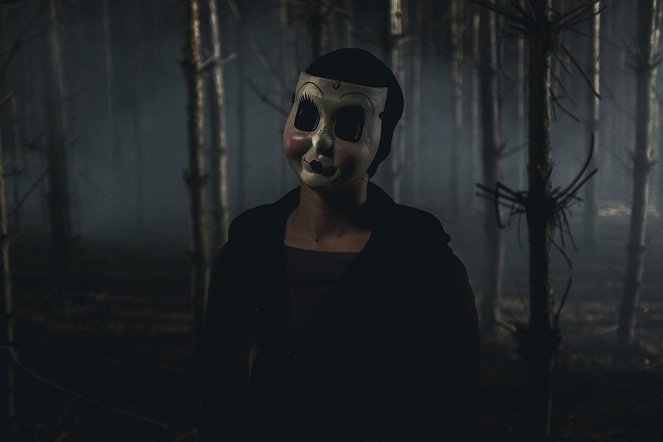 The Strangers: Chapter 1 - Photos