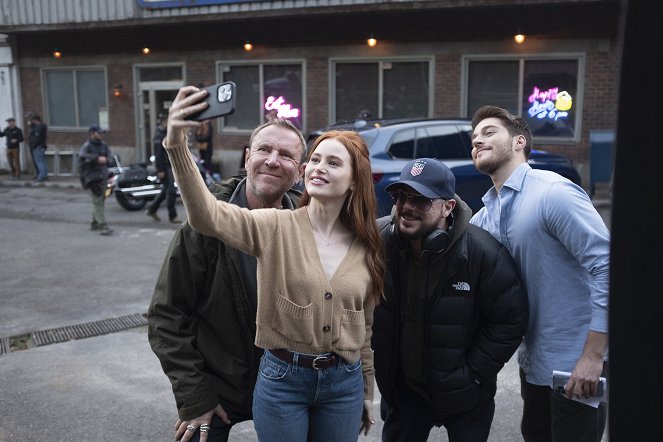 Les Intrus - Tournage - Renny Harlin, Madelaine Petsch, Froy Gutierrez