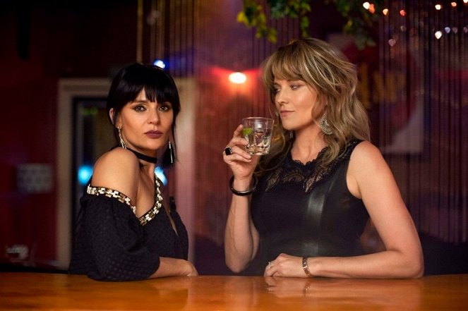 My Life Is Murder - The Locked Room - Promoción - Danielle Cormack, Lucy Lawless