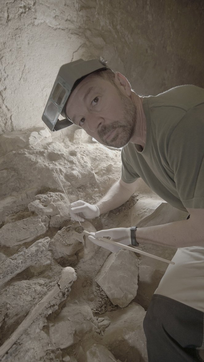 The Valley: Hunting Egypt's Lost Treasures - Season 2 - Mysteries of the Sphinx - Van film