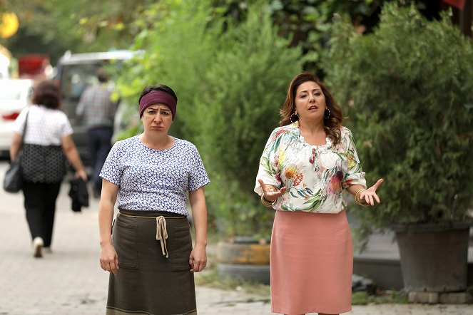 Szerelem és más bajok - Episode 13 - Filmfotók - Zeynep Kankonde, Günay Karacaoğlu