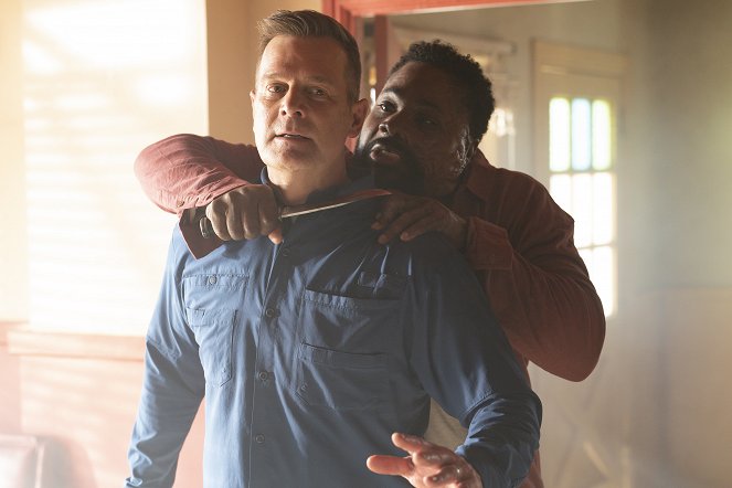 9-1-1 - Season 7 - Step Nine - Photos - Peter Krause, Malcolm-Jamal Warner