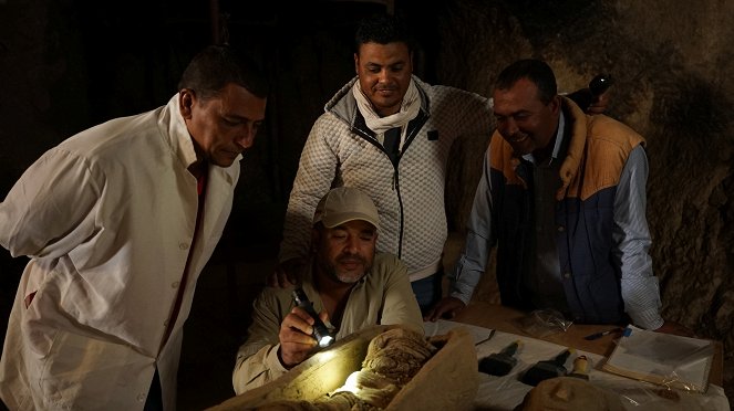 The Valley: Hunting Egypt's Lost Treasures - Search for Cleopatra - Z filmu