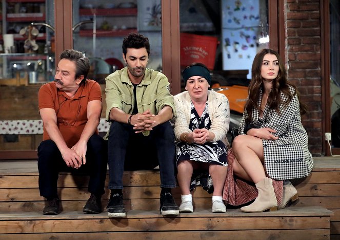 Love Reason Get Even - Episode 15 - Photos - Süleyman Atanısev, Mehmet Korhan Fırat, Zeynep Kankonde, Burcu Özberk