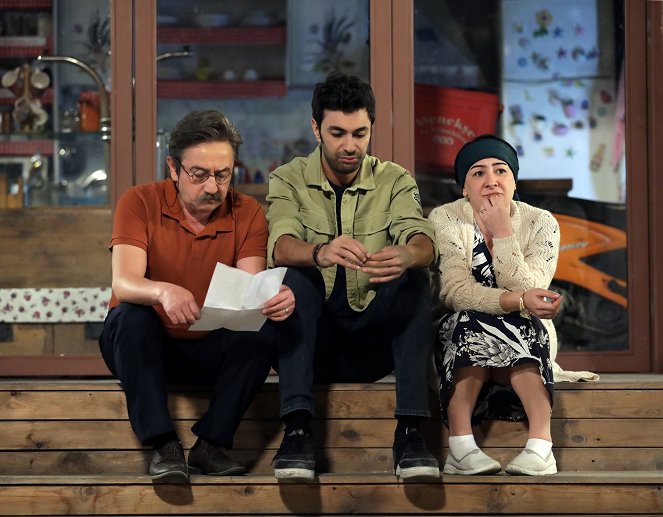 Aşk Mantık İntikam - Episode 15 - De la película - Süleyman Atanısev, Mehmet Korhan Fırat, Zeynep Kankonde