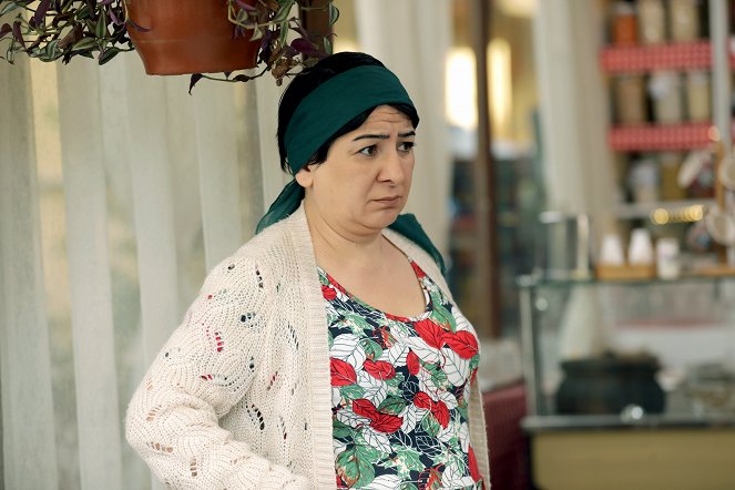Aşk Mantık İntikam - Episode 16 - De la película - Zeynep Kankonde