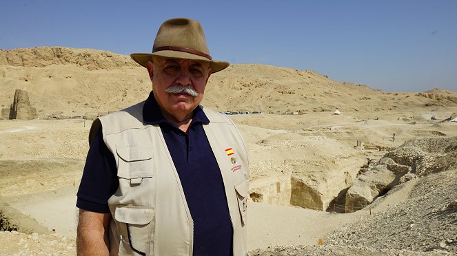 The Valley: Hunting Egypt's Lost Treasures - Season 2 - Curse of the Mummy - Van film