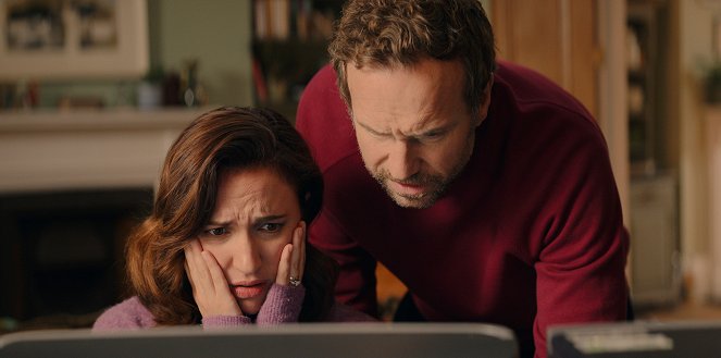 Trying - Season 4 - Ghosting - Photos - Esther Smith, Rafe Spall