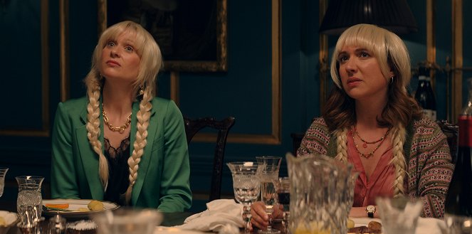 Trying - Murder at Slaughterbridge Manor - Filmfotos - Sian Brooke, Esther Smith