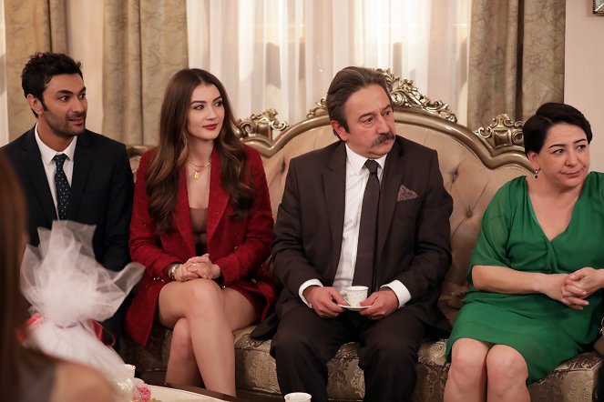 Aşk Mantık İntikam - Episode 19 - De la película - Mehmet Korhan Fırat, Burcu Özberk, Süleyman Atanısev, Zeynep Kankonde