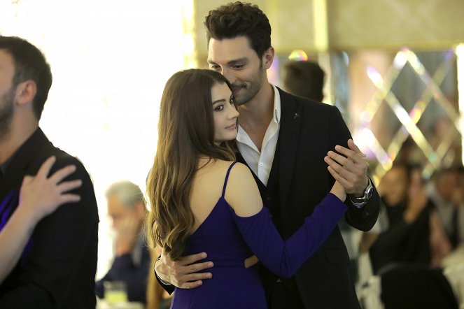 Love Reason Get Even - Episode 19 - Photos - Burcu Özberk, İlhan Şen