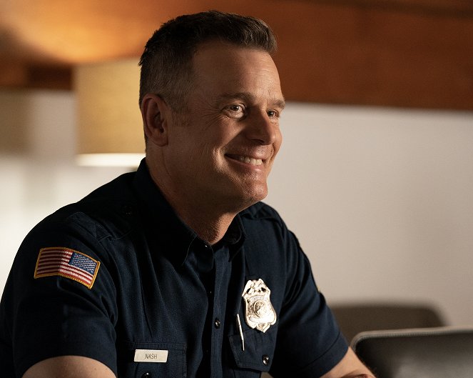 9-1-1 - Season 7 - Ashes, Ashes - Photos - Peter Krause