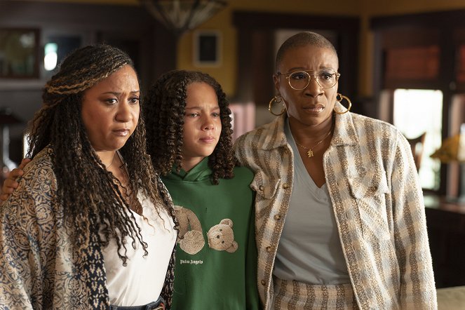 9-1-1 - Ashes, Ashes - Photos - Tracie Thoms, Aisha Hinds