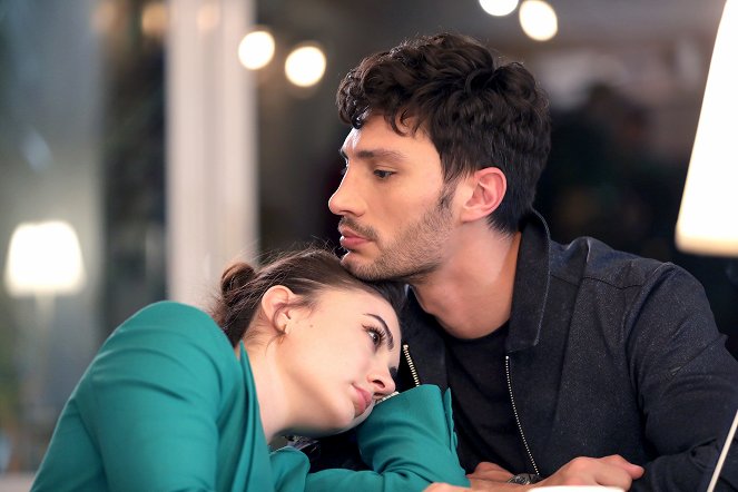 Love Reason Get Even - Episode 20 - Photos - Burcu Özberk, İlhan Şen