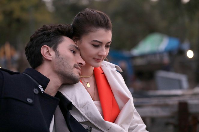 Love Reason Get Even - Episode 20 - Photos - İlhan Şen, Burcu Özberk