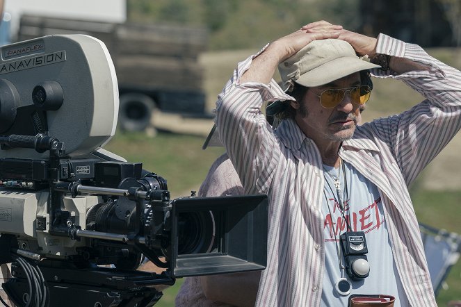 The Sympathizer - Give Us Some Good Lines - Filmfotos - Robert Downey Jr.