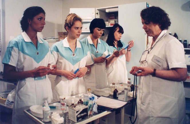 Das Krankenhaus am Rande der Stadt - 20 Jahre später - Tajemství - Filmfotos - Gabriela Csinová, Adéla Pristášová, Iva Janžurová