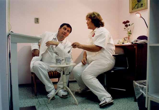 Das Krankenhaus am Rande der Stadt - 20 Jahre später - Balvan - Filmfotos - Tomáš Töpfer, Naďa Konvalinková