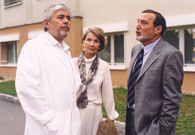 Das Krankenhaus am Rande der Stadt - 20 Jahre später - Synové - Filmfotos - Josef Abrhám, Daniela Kolářová, Ladislav Frej st.