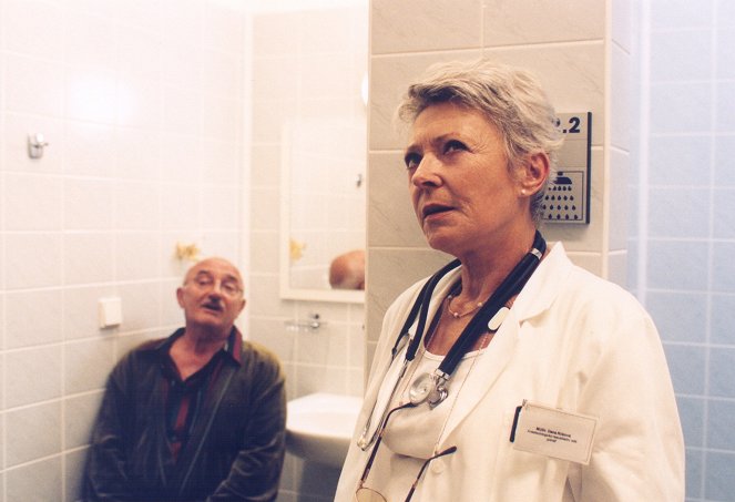 Kórház a város szélén 20 év múlva - Diagnóza - Filmfotók - Josef Somr, Jana Štěpánková