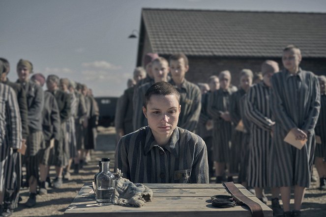 The Tattooist of Auschwitz - Episode 1 - Van film