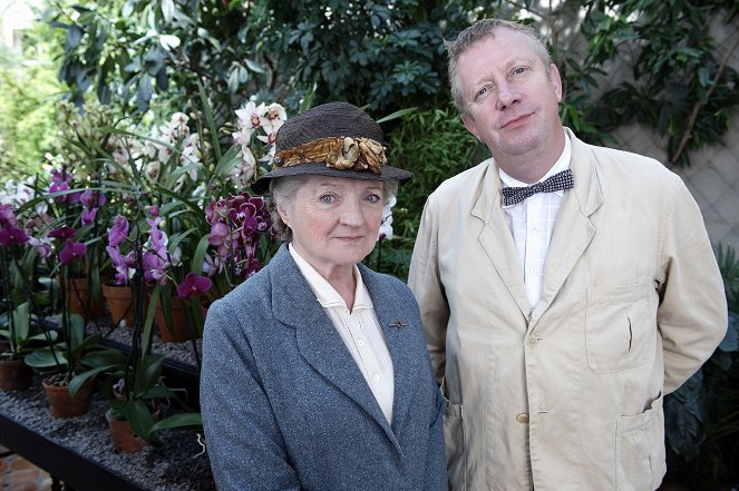 Agatha Christie Marple kisasszonya - Miért nem szóltak Evansnek? - Promóció fotók - Julia McKenzie, Mark Williams