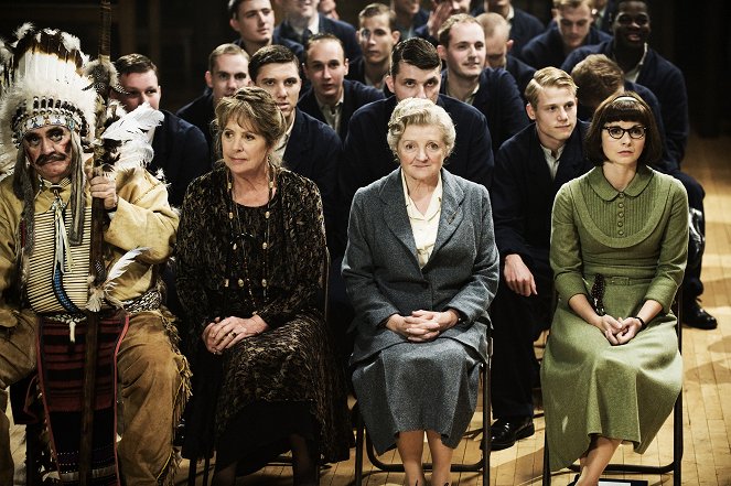 Agatha Christie's Marple - Fata Morgana - Filmfotos - Brian Cox, Penelope Wilton, Sarah Smart, Julia McKenzie