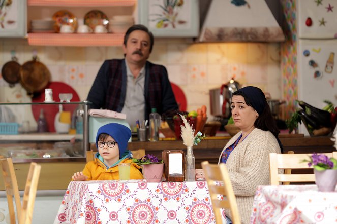 Láska, rozum, pomsta - Epizoda 24 - Z filmu - Emir Güler, Zeynep Kankonde