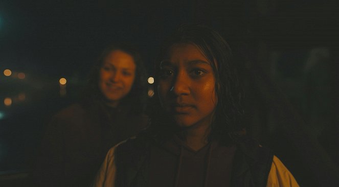 Pod mostem - Zrcadlo - Z filmu - Vritika Gupta