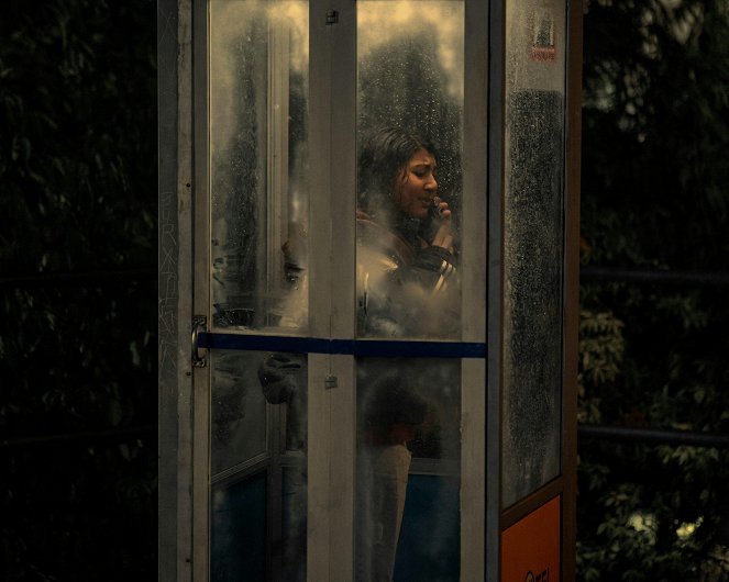 Under the Bridge - Looking Glass - Kuvat elokuvasta - Vritika Gupta