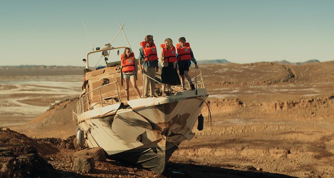 Survive - Photos - Lisa Delamar, Andreas Pietschmann, Émilie Dequenne, Lucas Ebel