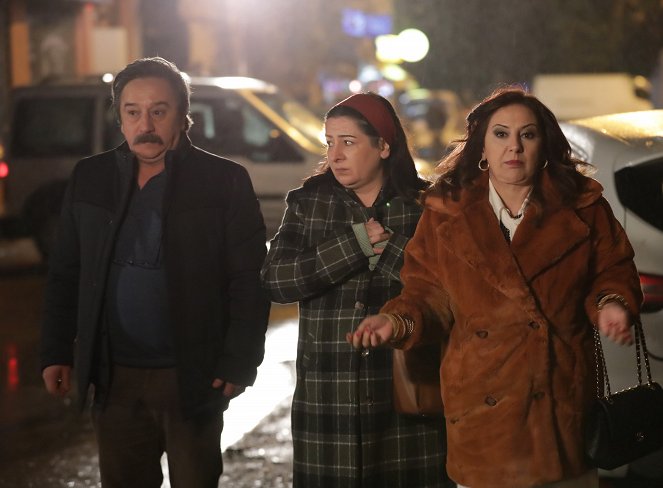 Love Reason Get Even - Episode 26 - Photos - Süleyman Atanısev, Zeynep Kankonde, Günay Karacaoğlu