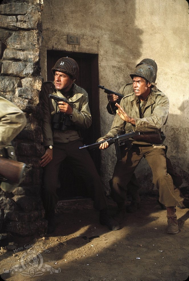 What Did You Do in the War, Daddy? - Z filmu - Dick Shawn, James Coburn