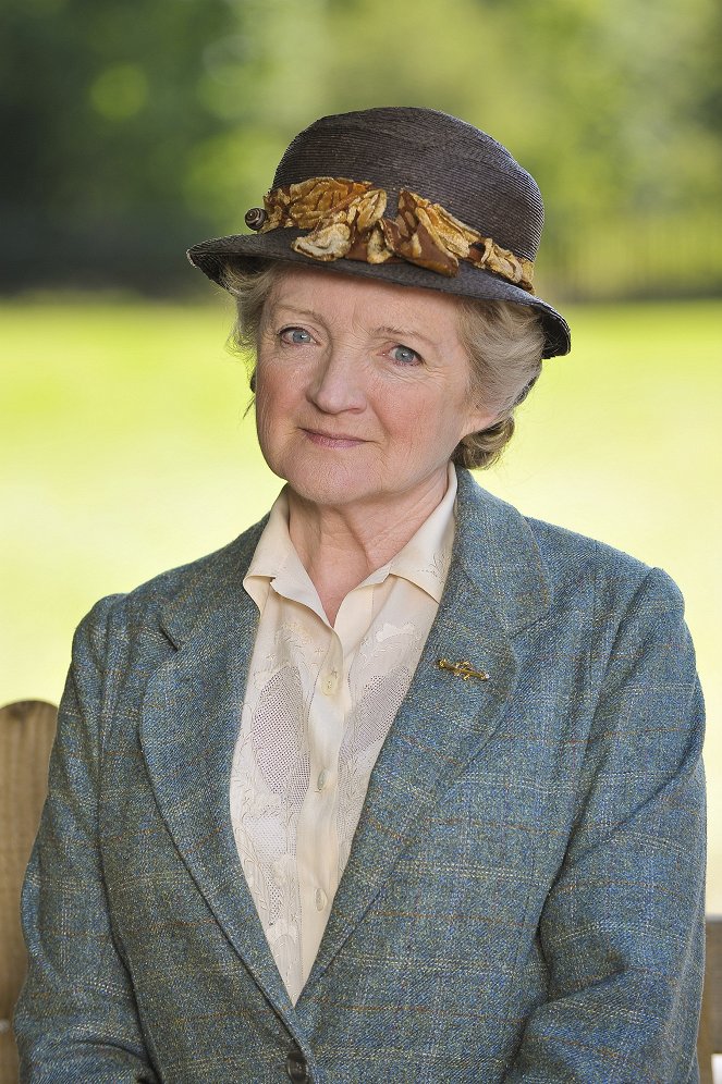 Agatha Christie's Marple - Season 4 - Das Sterben in Wychwood - Werbefoto - Julia McKenzie