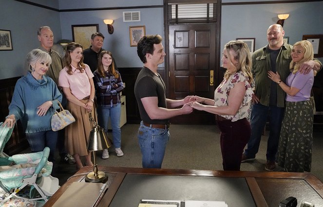 Young Sheldon - A Proper Wedding and Skeletons in the Closet - Photos
