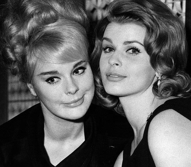 Voittajat - Kuvat kuvauksista - Elke Sommer, Senta Berger